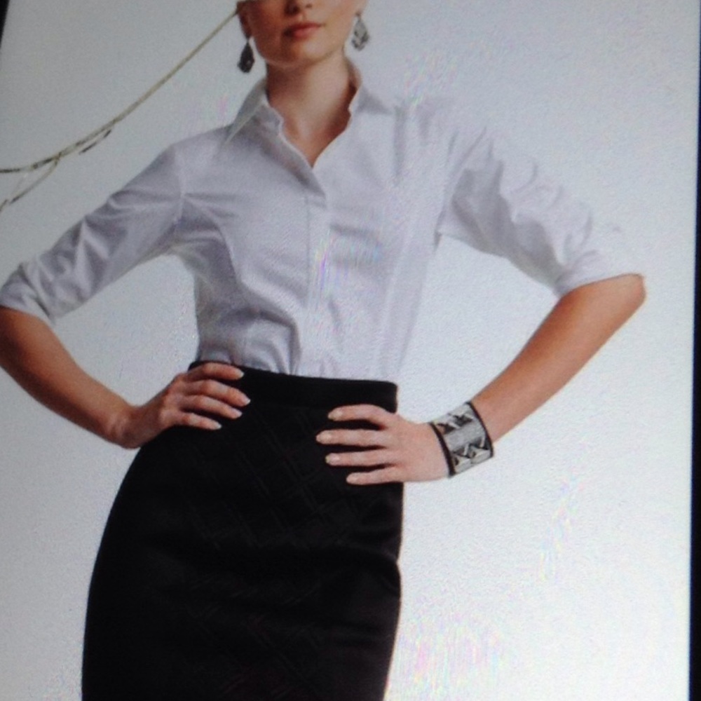 WHITE FITTED BRACELET LENGTH SLEEVE BUTT DOWN EUC - Picture 1 of 7